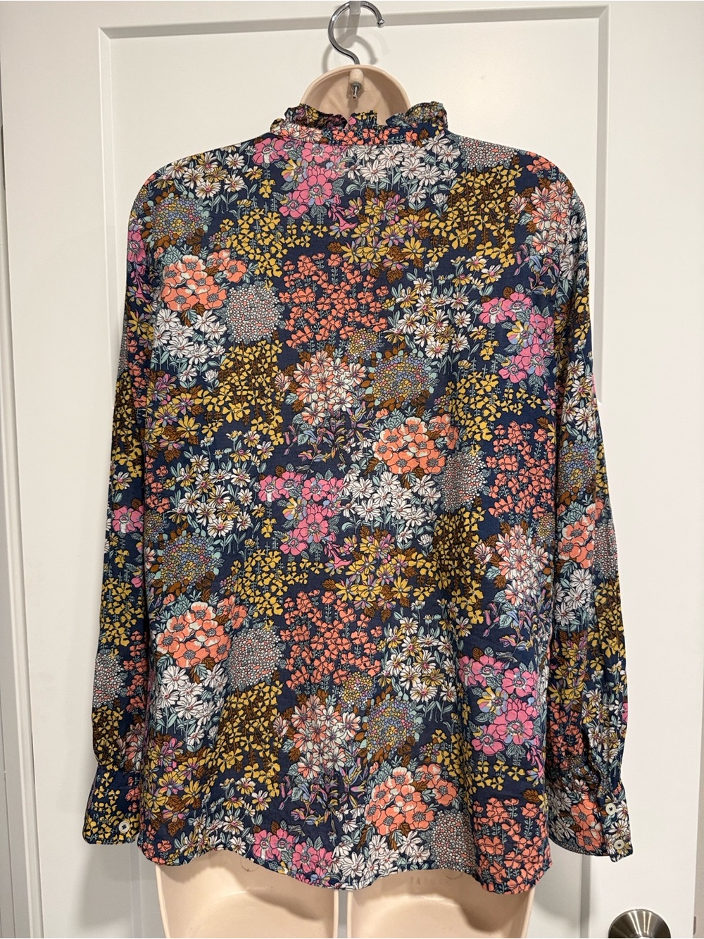Talbots Floral Ruffle-Neck Button-Front Floral Medium - Picture 3 of 4